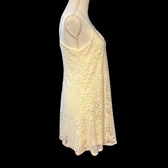 NWT Emerald Sundae Ivory Lace Overlay Sleeveless Mini Dress Size Medium - Picture 3 of 11